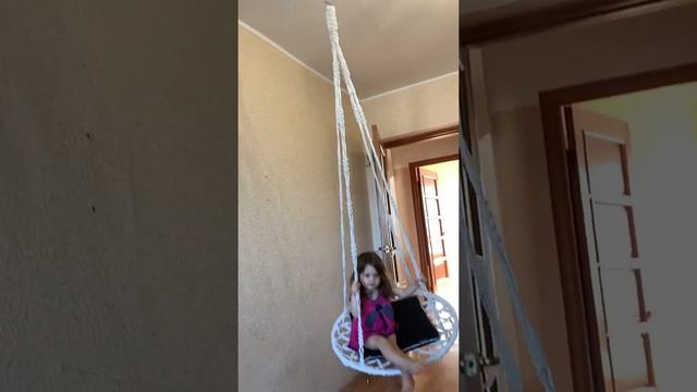 Подвесная детская качеля смотреть онлайн