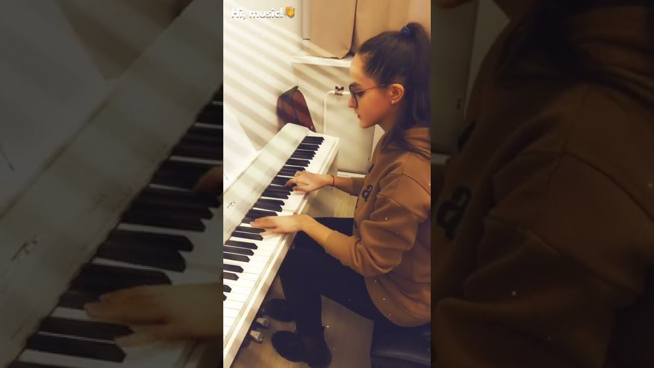 Алина Чабаева - урок фортепиано ( преподаватель Олеся Енджиевская) смотреть онлайн