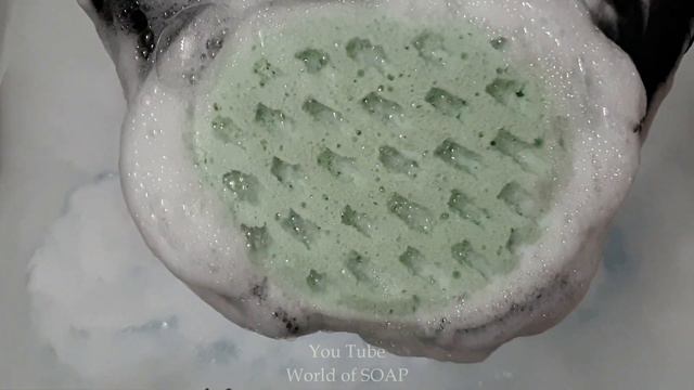 Новые губки и 3 бутылки синего средства для уборки смотреть онлайн