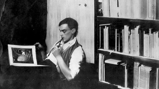 Юрий Вайханский. Перед листопадом. Стихи Арсения Тарковского. Музыка и гитара Ю. Вайханского смотреть онлайн