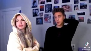 Ты всегда кайфуешь с ней, она мечта царей, и ласковей морей, и сладости вкусней, а как она смешна.