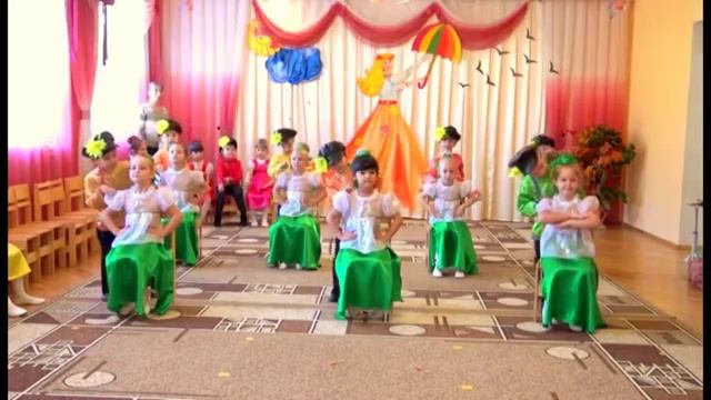 Русский народный танец со стульчиками (парный) в детском саду _Травушка-муравушка_ дети ст.гр..mp4 смотреть онлайн