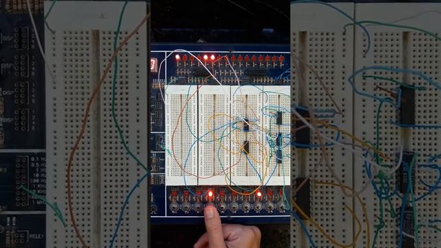 Registrador de deslocamento de 3 bits (flipflop d) смотреть онлайн