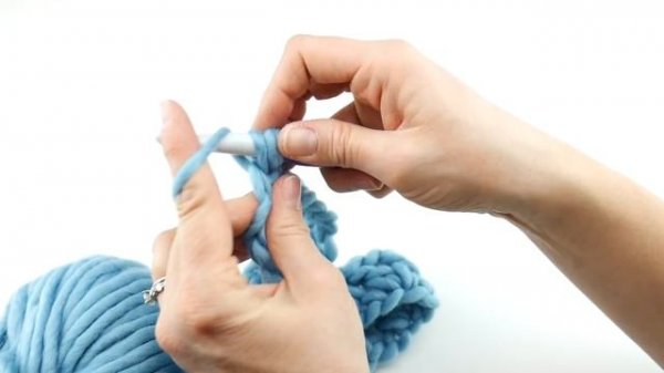 How To Crochet the Luxuriously Cozy One Hour Cowl