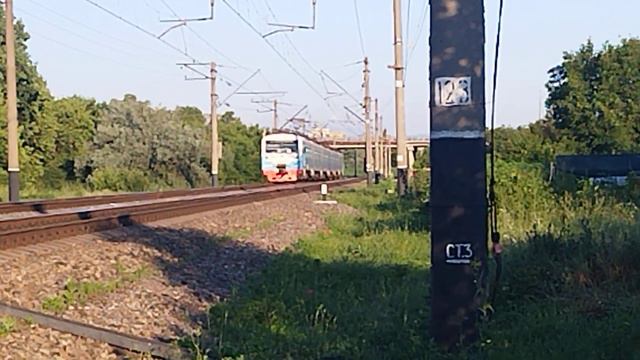"ЛЕТНИЙ ДЕМИХ" Электропоезд ЭД4М 0417 с сообщением Симферополь - Соленое озеро+ приветливая бригада смотреть онлайн