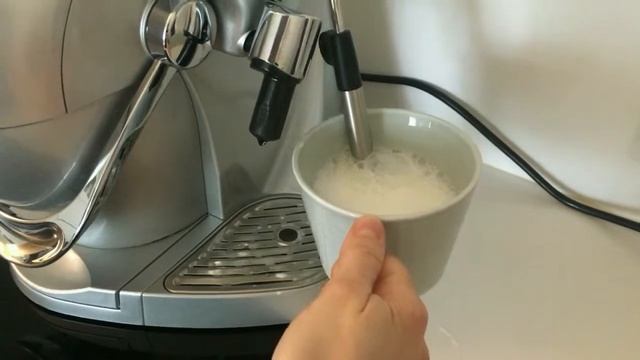 Как сделать капучино в капсульной кофемашине Di Maestri Caffitaly смотреть онлайн