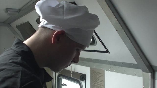 Варка пищи и выпечка хлеба военных поваров в полевых условиях на полигоне Кадамовский Ростовская об смотреть онлайн
