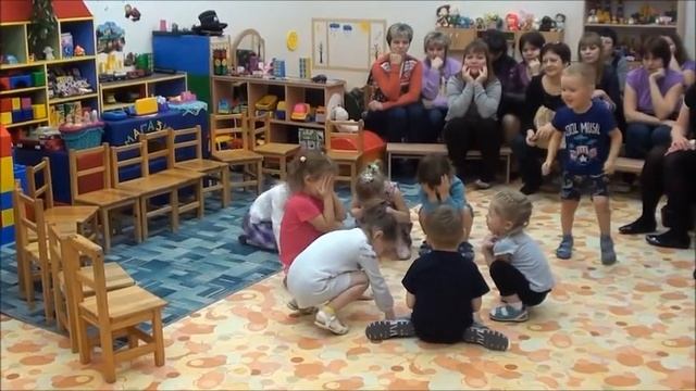 Коммуникативная игра "Сел комарик на листочек" смотреть онлайн