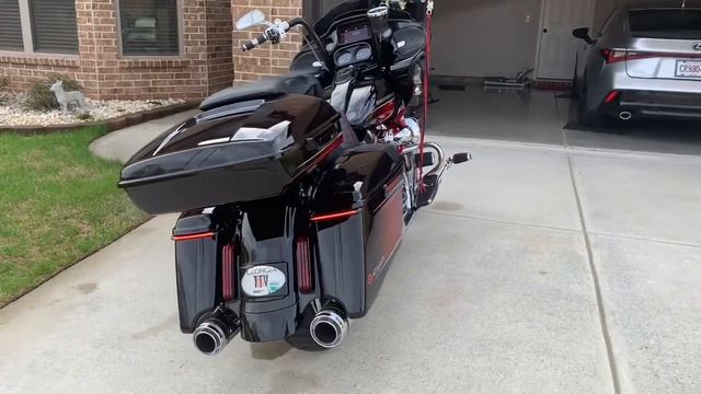 Taking Delivery of uncle Mr.T 21’ CVO Roadglide 131 upgrade TTV Edition смотреть онлайн