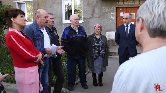 Что делать, если протекает крыша? Собрание жителей дома на улице Лесная смотреть онлайн