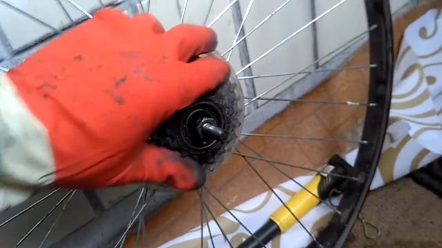 Как поменять спицу со стороны трещетки? смотреть онлайн