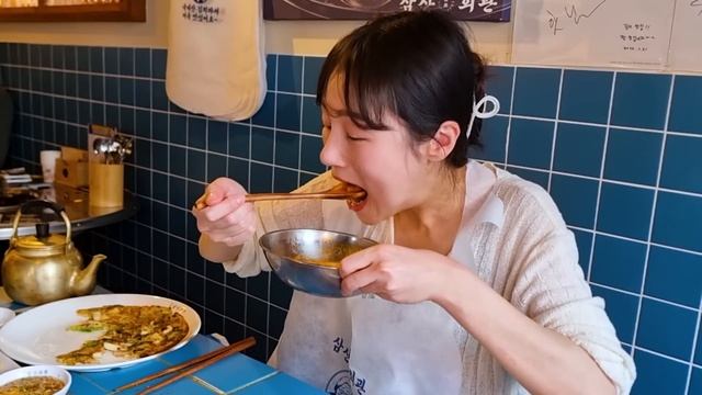 거의 전메뉴 먹고 왔어요? 찐 밥도둑! 돼지김치구이 김치찌개 계란말이 돈가스 해물파전에 마무리 볶음밥까지!! | MUKBANG | EATING SHOW смотреть онлайн