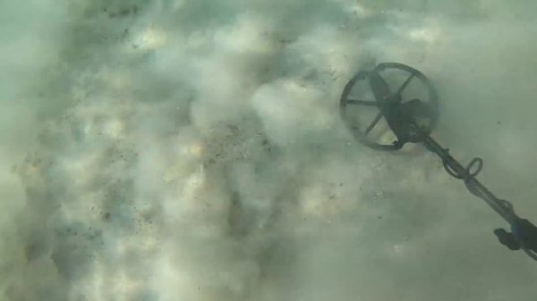 ??Underwater finds. Underwater search. Gold. Coins.