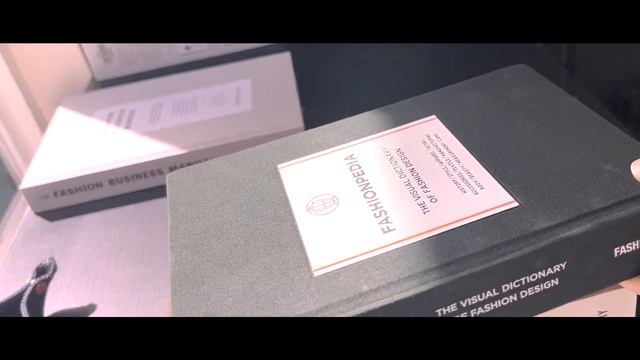 fashion design book collection + FASHIONARY books overview :) смотреть онлайн