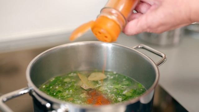 Čorba sa (preostalim uskršnjim ) jajima! Easter egg soup! Суп с (оставшимися пасхальными) яйцами смотреть онлайн