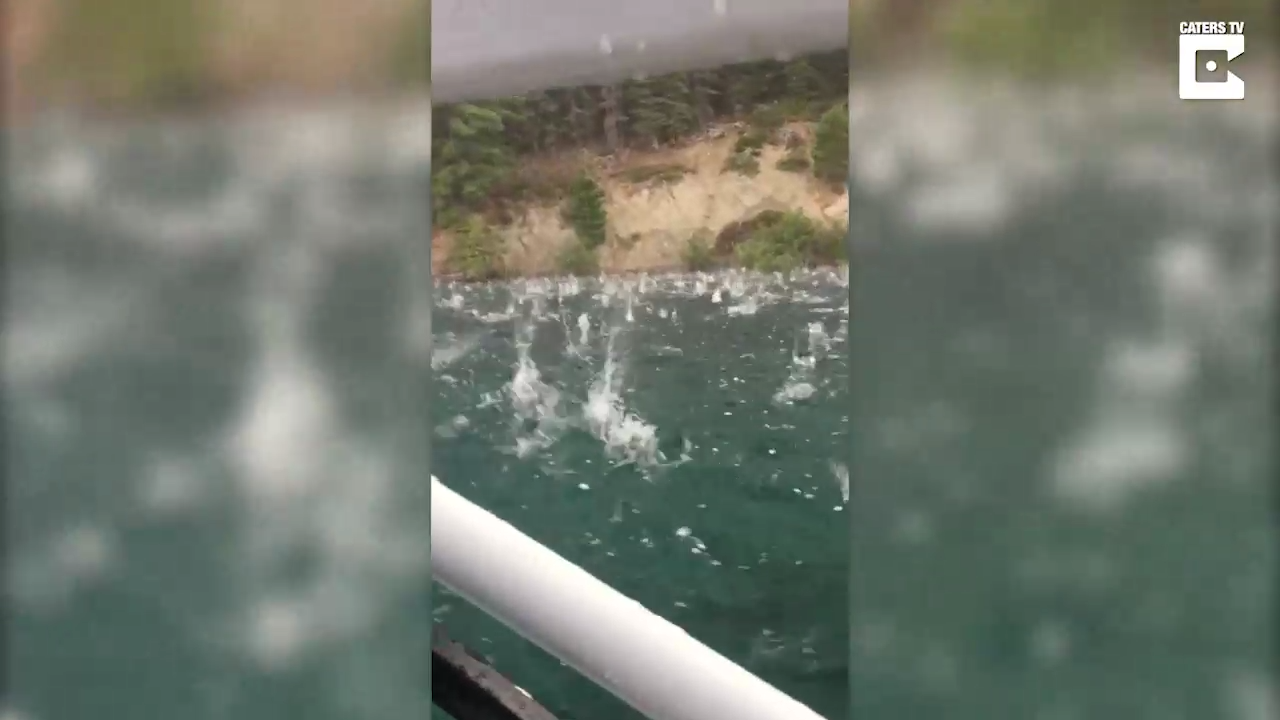 Попали под град на лодке смотреть онлайн