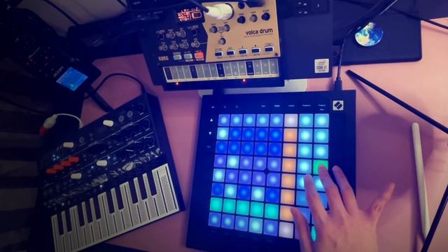 Launchpad pro mk iii with volca drums and Microfreak смотреть онлайн