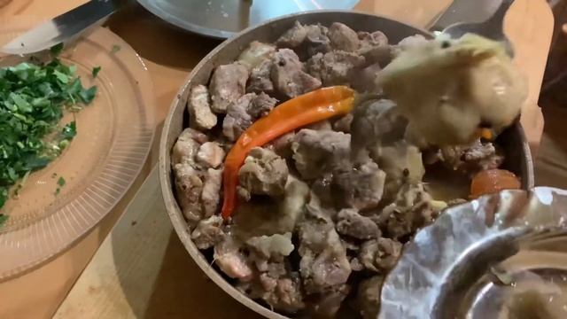 Мясо свинины тушёное в кефире с овощами,мясо можно есть губами,готовлю два раза в день,качество! смотреть онлайн