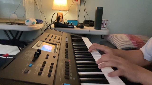 YAMAHA PSR E473 - learning some layers & presets смотреть онлайн