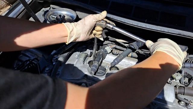 How To Change Toyota Camry 2.5L Spark Plugs 2012 - 2017 смотреть онлайн