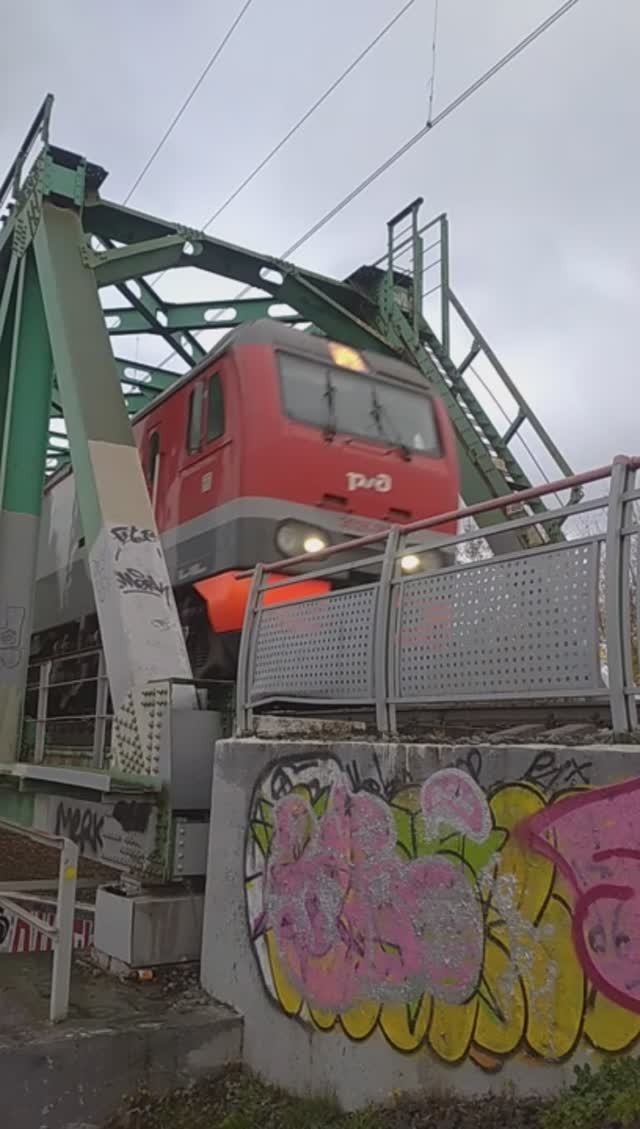 ЭП2К 362 ФИРМЕННЫЙ ПОЕЗД 25 ИЖЕВСК - МОСКВА. #shorts #ржд #железнаядорога #поезд #рекомендации