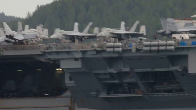 USS Gerald R. Ford (CVN-78) смотреть онлайн