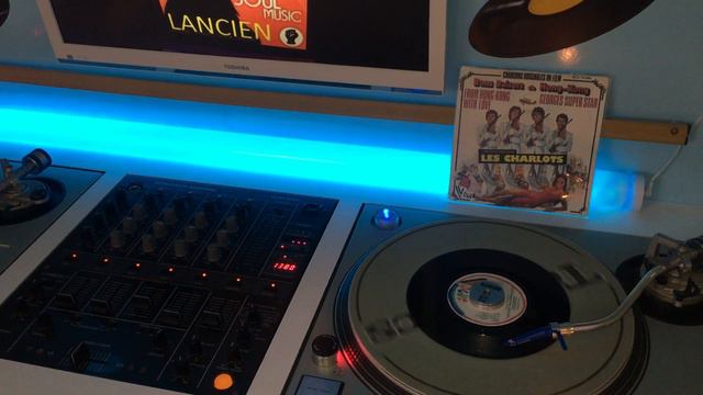 LES CHARLOTS - from honk kong with love 45t 1976 смотреть онлайн