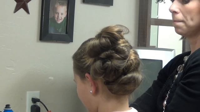 How to Style: Side Bun Updo Hairstyles смотреть онлайн