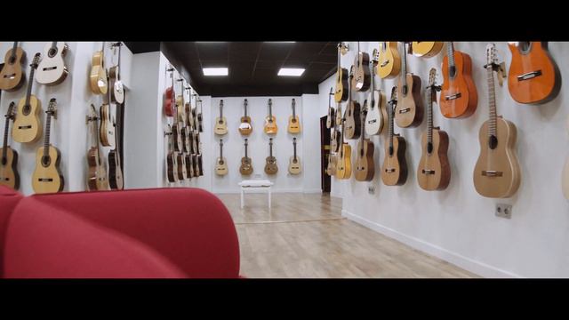 Tienda especializada en Guitarras Españolas, clásica y flamencas, en Murcia - Amor a la Española смотреть онлайн