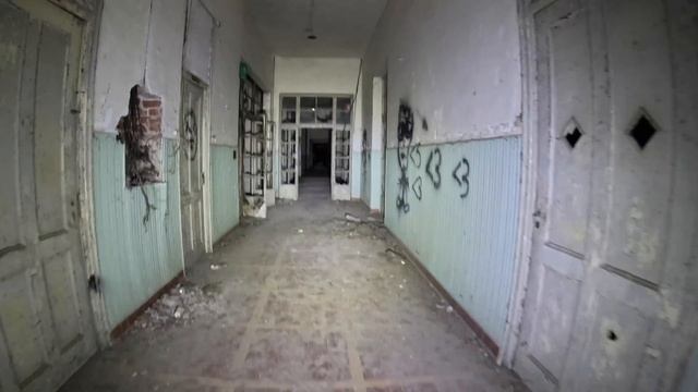 LOSTPLACE // VERLASSENE HORROR-PSYCHIATRIE ??in Italien ??? HIER passierten SCHRECKLICHE DINGE ??? смотреть онлайн