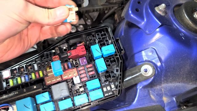 2019 Toyota Camry Horn Fuse & Relay смотреть онлайн