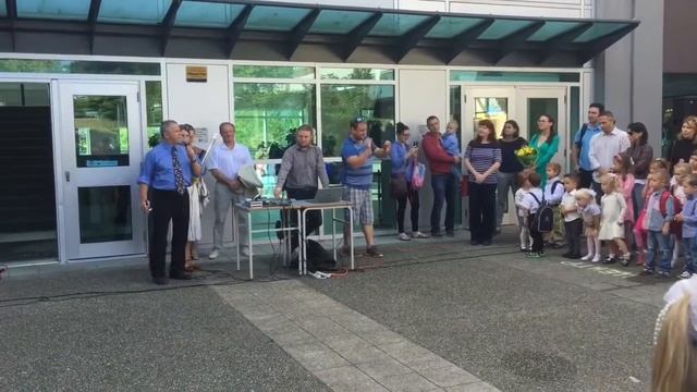 Первый день в РУССКОЙ ШКОЛЕ смотреть онлайн