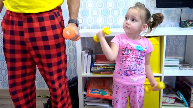 Вероника копирует Папу весь день смотреть онлайн