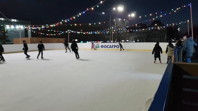 3246 Каток на площади Ленина Режим работы сеансы катания цены прокат коньков расценки город Орёл смотреть онлайн