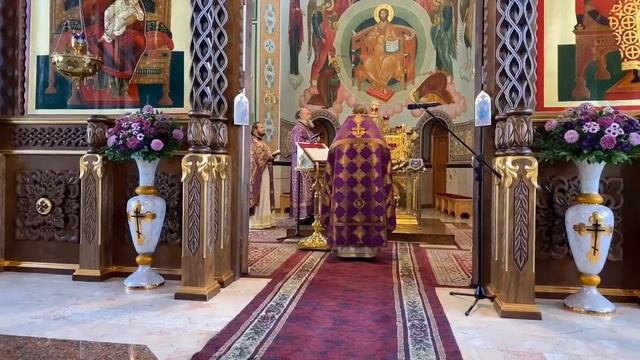 Прямая трансляция Воздвижение Креста Господня (Божественная Литургия) смотреть онлайн