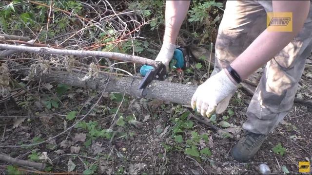 Аккумуляторная мини-пила Makita. Нашел САМУЮ удобную пилу для подрезки веток и деревьев. смотреть онлайн