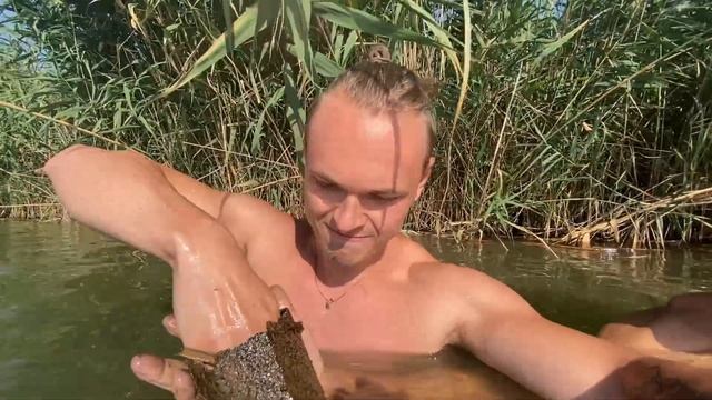 Ловим раков руками. Ловля с берега. Мастер класс от профи смотреть онлайн