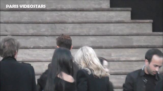 Demi Moore & Kate Moss @ Paris Fashion Week 26 september 2023 show YSL Yves Saint Laurent смотреть онлайн