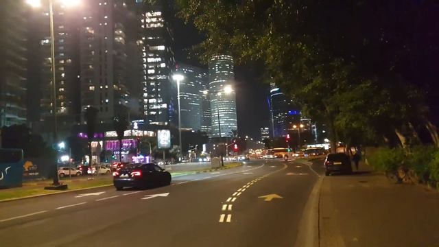 Ночной Тель Авив.  Небоскрёбы Tel Aviv