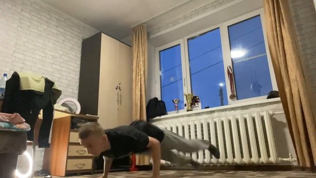 Учусь трюкам брейк-данс за 60 минут #брейкданс #спорт #учусьтрюкам смотреть онлайн