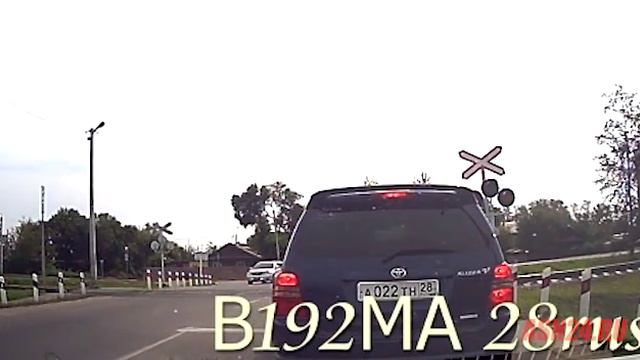 Девушка перед поездом смотреть онлайн