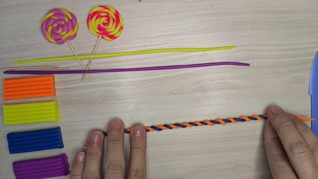 Лепим из пластилина сладкую карамельку. смотреть онлайн