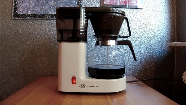 Coffee Machine From Hell - 70er Jahre Melitta Kaffeemaschine kocht Kaffee rückwärts im Zeitraffer смотреть онлайн