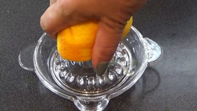 Куриное филе с перловой крупой в белом апельсиновом соусе.