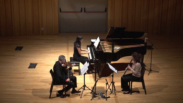 B. Bartok Contrastes para Violín Clarinete y Piano смотреть онлайн