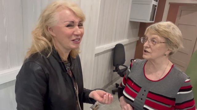 Все хотят помочь фронту, но не знают как это сделать. смотреть онлайн