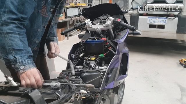 Servicing Cassies Gsx250f Across