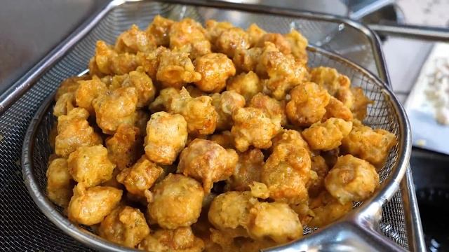 닭강정만 하루 3톤 작업하는 닭 가공 공장과 40년 전통 가마통 옛날 통닭 / Popular Korean Fried Chicken Gangjeong смотреть онлайн