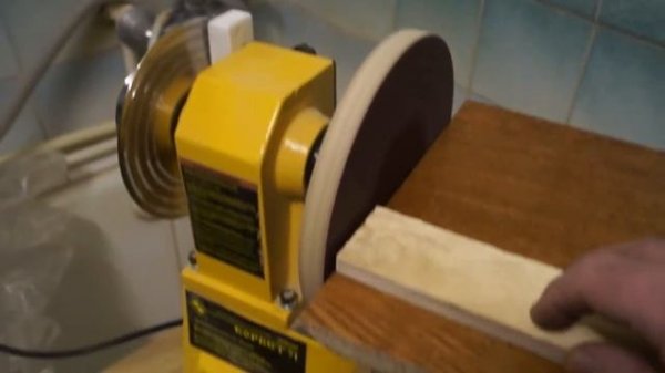 КОРВЕТ-71 и ШЛИФОВАЛЬНЫЙ ДИСК СО СТОЛИКОМ. CORVETTE-71 and the GRINDING DISC WITH a TABLE.