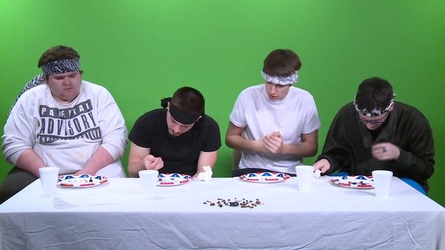 WE EAT BUGS!! Insect Eating Challenge смотреть онлайн